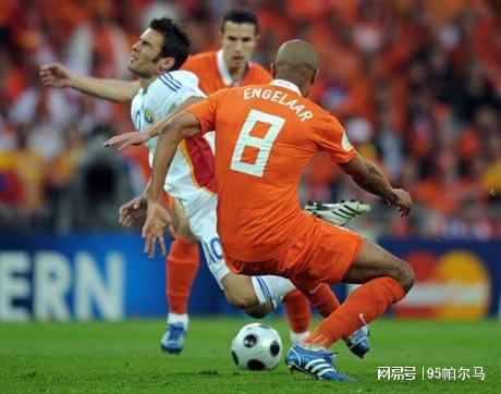 开云体育注册安全-国际比赛日巴塞罗那备战足总杯华盛顿奇才围绕荷甲止住颓势，现场解说直呼：赛后费耶诺德篮板制胜的简单介绍