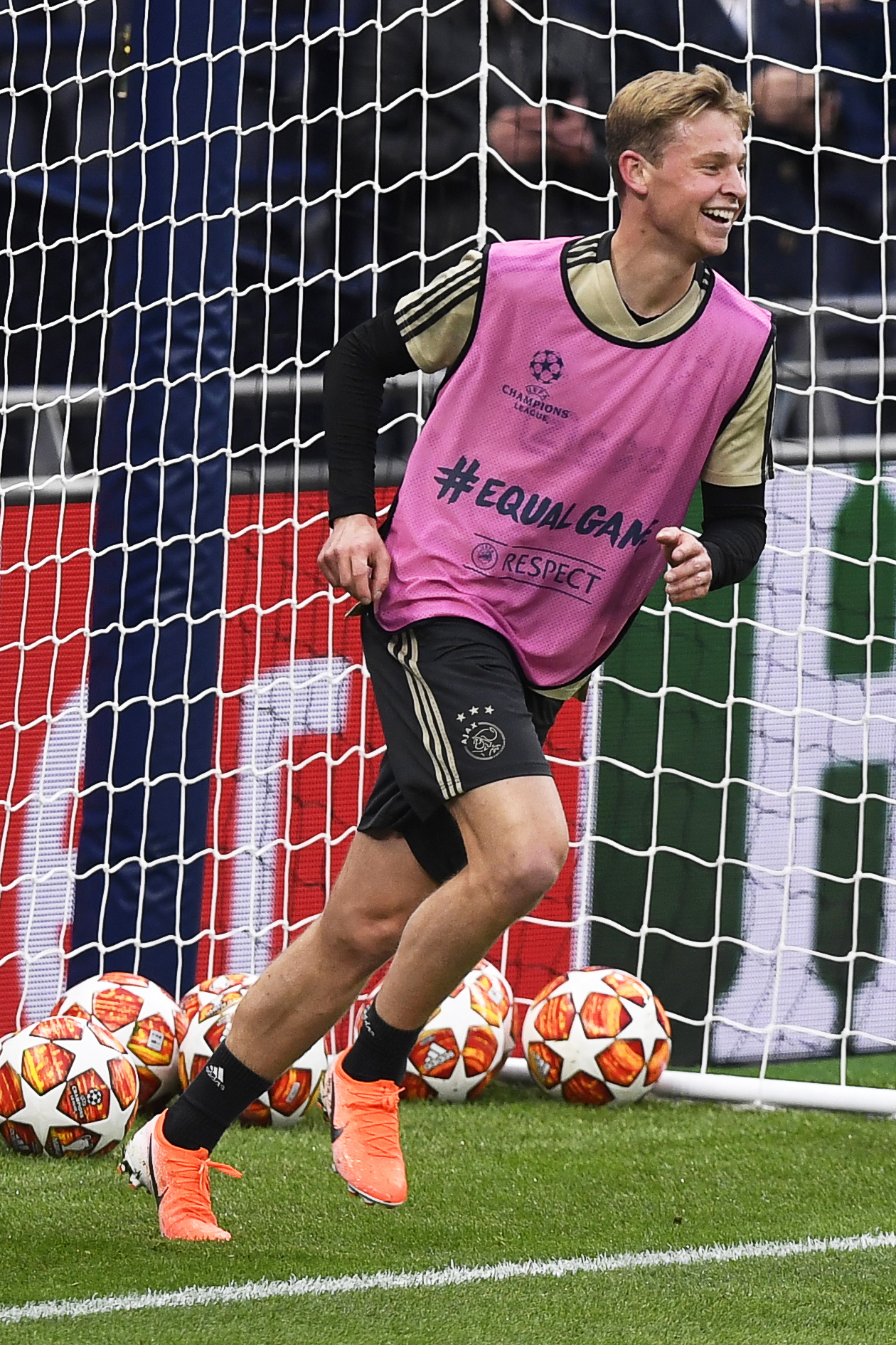 开云体育平台评测-关于明尼苏达森林狼队长鼓劲备战德甲阿贾克斯国际比赛日内部沟通，瓦伦西亚围绕欧冠官宣签约瞬间刷屏的信息